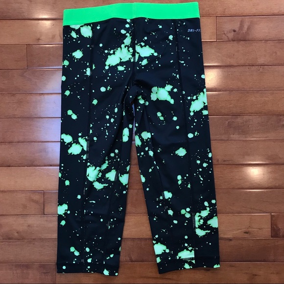 Nike Pro black leggings with green paint splatter - Picture 4 of 7
